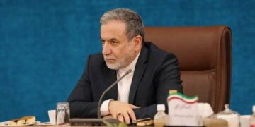 گزارش اینستاگرامی وزیر خارجه از نشست با سفرا و روسای نمایندگی‌های خارجی مقیم تهران