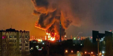 ببینید | حمله اوکراین به پالایشگاه نفت روسیه در لنینگراد