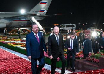 ببینید | استقبال امامعلی رحمان در فرودگاه دوشنبه از ولادیمیر پوتین