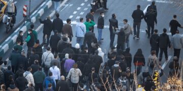 مردم اگر بخواهند اعتراض کنند و اغتشاش نکنند، چه راهی جلوی شان قرار داده اید؟