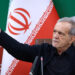 پزشکیان: دشمنان کسانی را ترور می‌کنند که گره‌گشای مشکلات جامعه ما هستند/ باید در چارچوب سیاست‌های رهبر معظم انقلاب گام برداریم