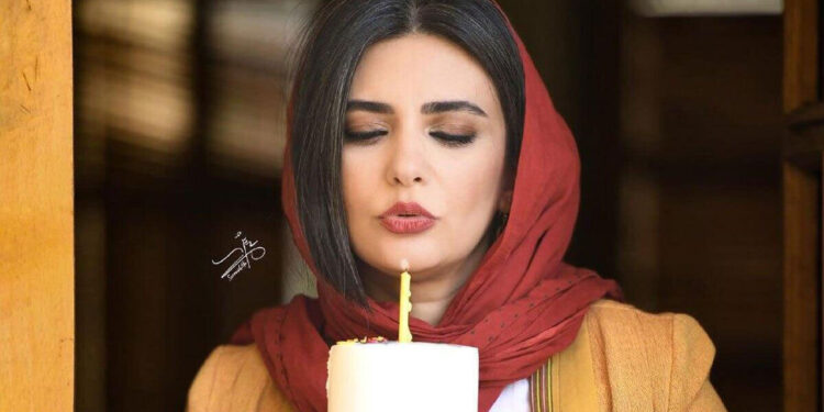 ببینید | ویدیوی تازه لیندا کیانی از تولد ۴۵ سالگی‌اش